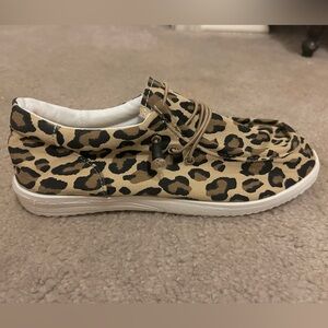 Outwoods Cheetah Print Sandals Size 9W No Box